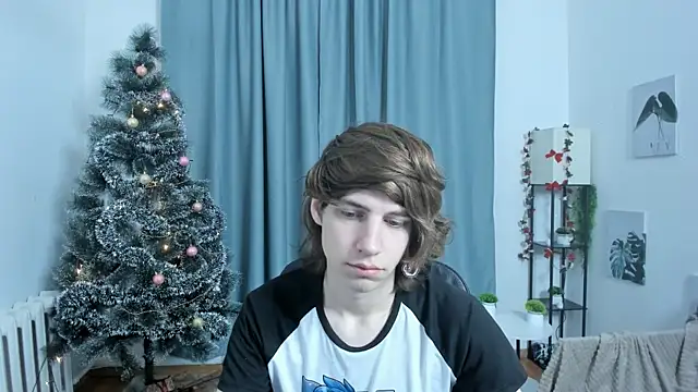 Snapshot of AvenGlow chatting on December 2025 05:02:01 AM AvenGlow online show from December 2025 05:02:01 AM