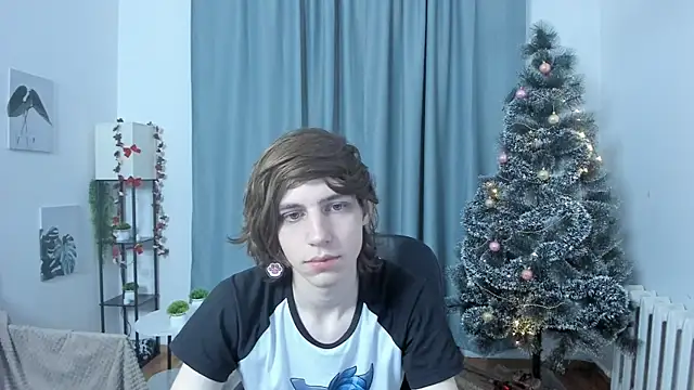 Snapshot of AvenGlow chatting on December 2025 05:03:01 AM AvenGlow online show from December 2025 05:03:01 AM