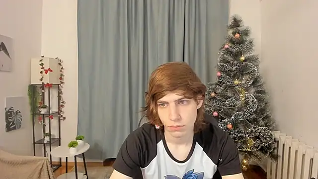 Snapshot of AvenGlow chatting on December 2025 05:03:02 AM AvenGlow online show from December 2025 05:03:02 AM