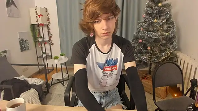 Snapshot of AvenGlow chatting on December 2025 03:48:01 AM AvenGlow online show from December 2025 03:48:01 AM