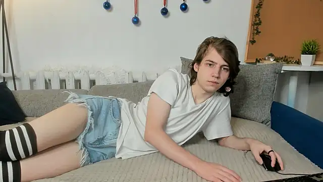 Snapshot of AvenGlow chatting on January 2026 05:11:02 AM AvenGlow online show from January 2026 05:11:02 AM