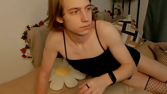 Snapshot of AvenGlow chatting on February 2026 06:40:02 AM AvenGlow online show from February 2026 06:40:02 AM