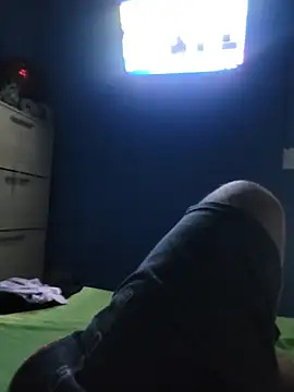 Snapshot of Tincho1051 chatting on February 2026 09:22:01 PM Tincho1051 online show from February 2026 09:22:01 PM