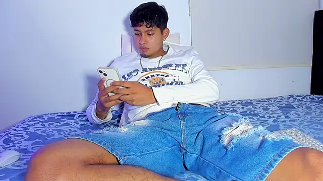 Snapshot of Dominic_King chatting on December 2025 01:43:01 AM Dominic King online show from December 2025 01:43:01 AM