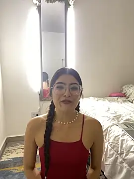 Aamelia online show from November 2025 09:50:02 PM