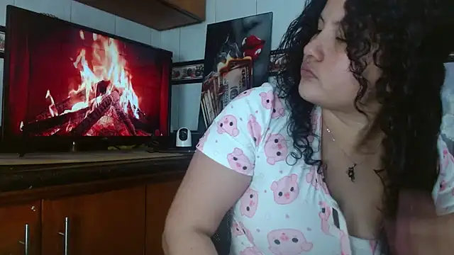 Snapshot of Latina_Kimky chatting on November 2025 09:26:02 PM Latina Kimky online show from November 2025 09:26:02 PM