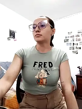 bellastorme04 online show from April 2026 01:33:01 AM