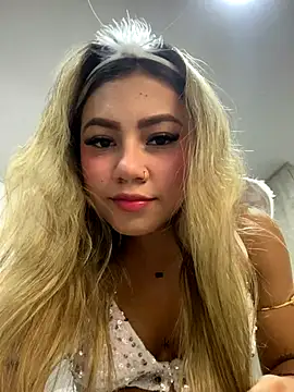 Vicky-Nova online show from October 2025 10:33:02 PM