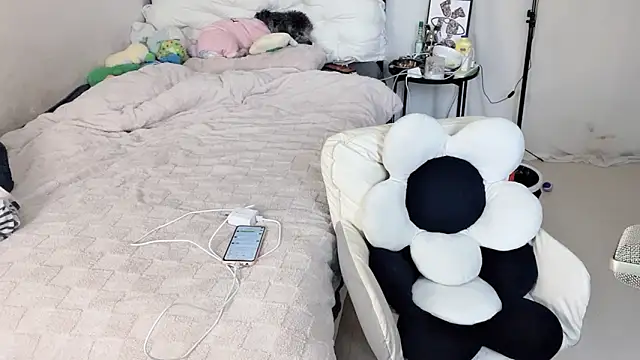 UOUOTT online show from November 2025 05:06:01 AM