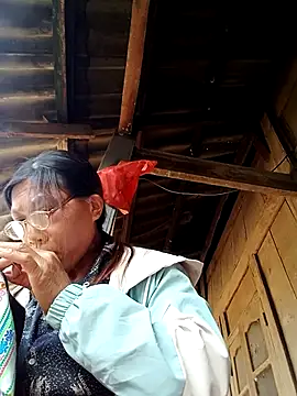 bella-la online show from November 2025 08:38:01 AM