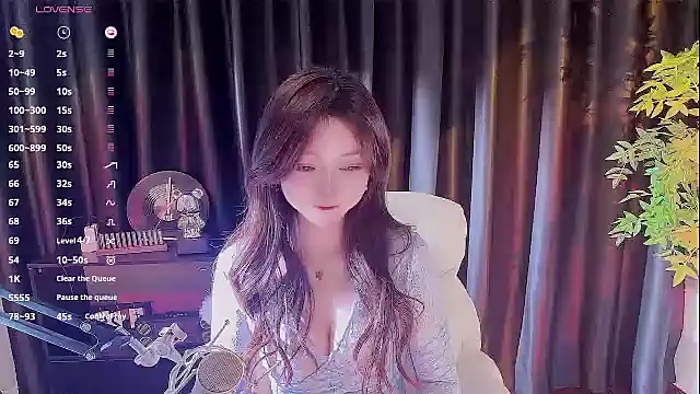 Snapshot of Yiluo95 chatting on November 2025 05:44:01 PM Yiluo95 online show from November 2025 05:44:01 PM