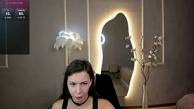 Snapshot of FoxyMoons chatting on November 2025 01:55:02 PM FoxyMoons online show from November 2025 01:55:02 PM