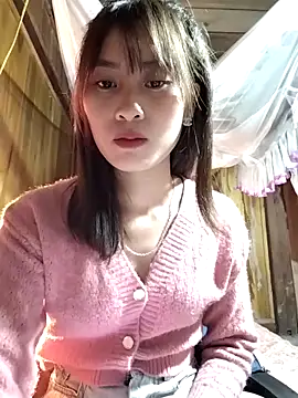 Snapshot of Em_xinh01 chatting on December 2025 01:50:02 PM Em xinh01 online show from December 2025 01:50:02 PM