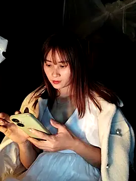 Snapshot of Em_xinh01 chatting on February 2026 05:44:01 AM Em xinh01 online show from February 2026 05:44:01 AM