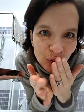 Piediniecollant online show from December 2025 06:20:01 AM