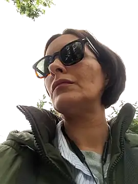 Piediniecollant online show from April 2026 10:21:02 AM