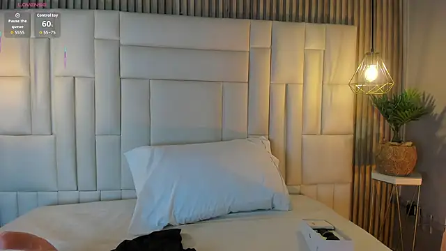 Snapshot of VenuzSofia chatting on January 2026 10:46:02 PM VenuzSofia online show from January 2026 10:46:02 PM