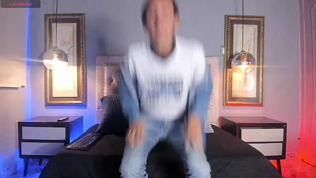 Dante Steele  online show from November 2025 03:39:02 AM