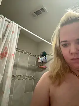 Snapshot of SilverSeductress chatting on December 2025 06:04:02 PM SilverSeductress online show from December 2025 06:04:02 PM