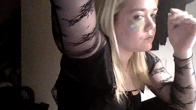 Snapshot of SilverSeductress chatting on March 2026 01:07:02 PM SilverSeductress online show from March 2026 01:07:02 PM