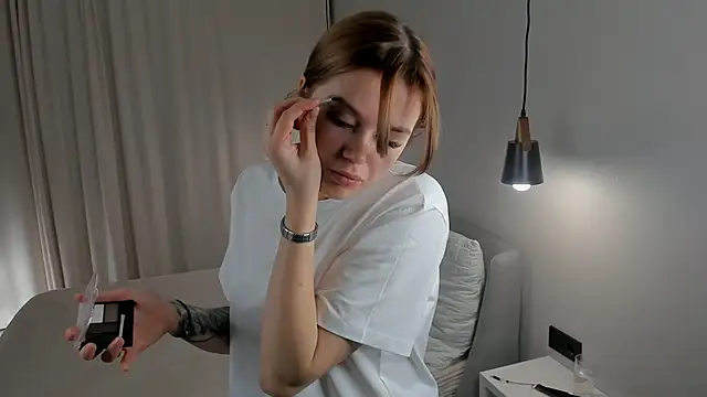 Snapshot of JulienneHauptman chatting on November 2025 01:49:01 AM JulienneHauptman online show from November 2025 01:49:01 AM