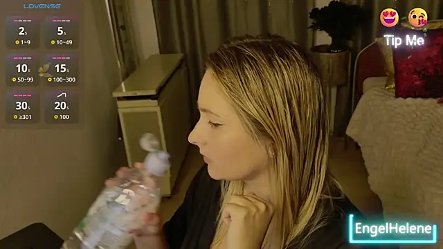 EngelHelene online show from November 2025 07:04:02 PM