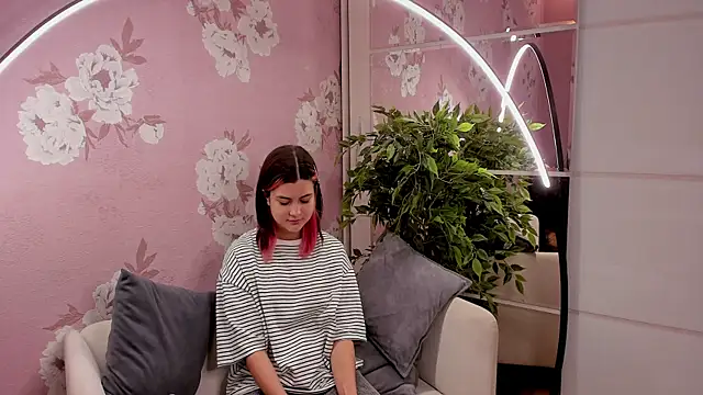 Snapshot of SharieTenuta chatting on November 2025 11:34:01 AM SharieTenuta online show from November 2025 11:34:01 AM