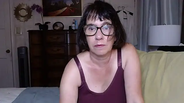 Snapshot of BigbustedBrenda chatting on November 2025 06:20:01 PM BigbustedBrenda online show from November 2025 06:20:01 PM