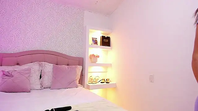 KatieBoison online show from November 2025 04:55:01 PM