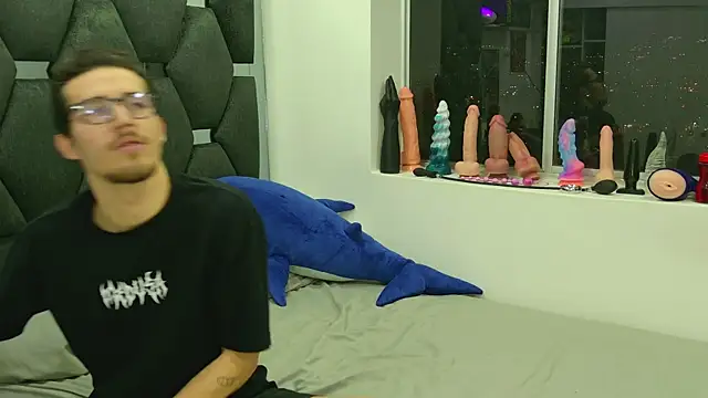 Snapshot of J-Moo chatting on November 2025 02:56:02 AM J-Moo online show from November 2025 02:56:02 AM