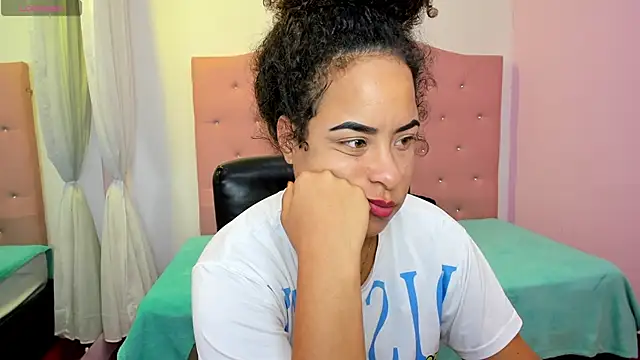 Snapshot of katty_bit chatting on November 2025 02:56:02 AM katty bit online show from November 2025 02:56:02 AM