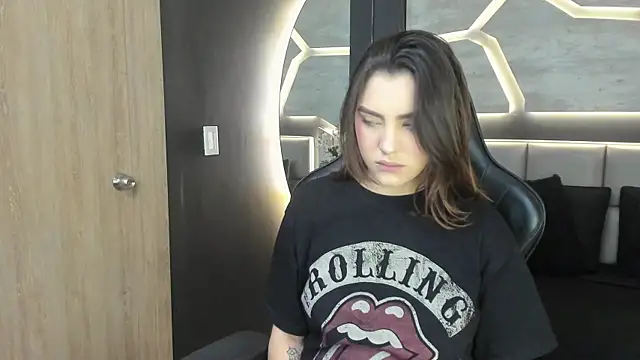 DakotaRussell  online show from January 2026 01:05:02 PM