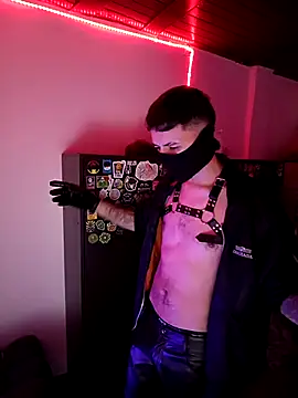 Aron Jones  online show from November 2025 02:02:02 AM