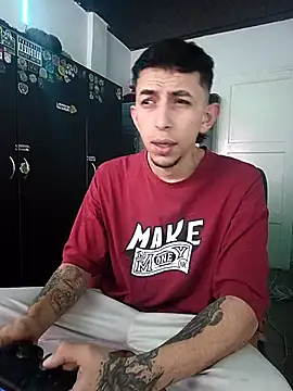 Aron Jones  online show from November 2025 08:33:02 PM