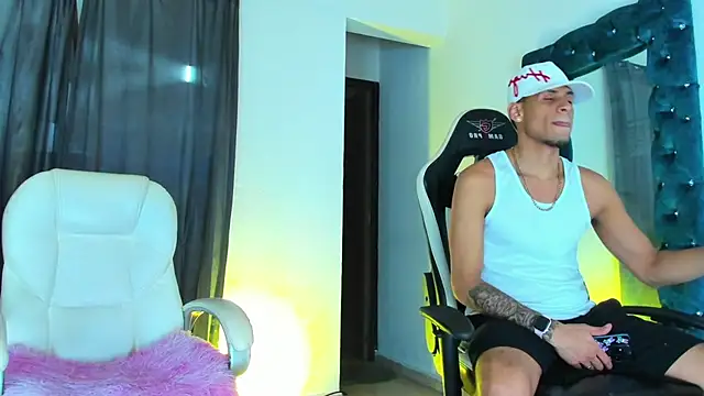 Snapshot of Yourtemptation555 chatting on October 2025 11:50:04 PM Yourtemptation555 online show from October 2025 11:50:04 PM