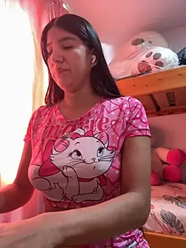 scarlethsb33 online show from November 2025 01:43:03 PM