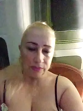 Snapshot of Esenia505 chatting on November 2025 04:22:01 AM Esenia505 online show from November 2025 04:22:01 AM