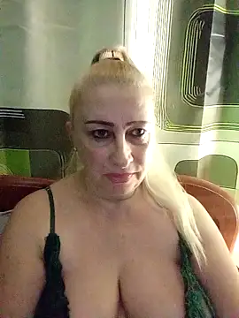 Snapshot of Esenia505 chatting on November 2025 12:24:01 AM Esenia505 online show from November 2025 12:24:01 AM