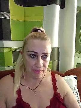 Snapshot of Esenia505 chatting on December 2025 03:05:01 PM Esenia505 online show from December 2025 03:05:01 PM