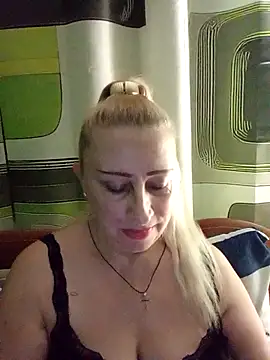 Snapshot of Esenia505 chatting on December 2025 01:56:02 AM Esenia505 online show from December 2025 01:56:02 AM