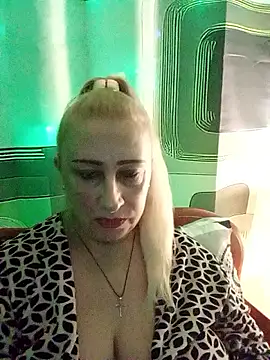 Snapshot of Esenia505 chatting on December 2025 03:57:01 AM Esenia505 online show from December 2025 03:57:01 AM