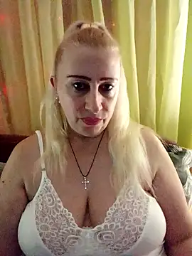 Snapshot of Esenia505 chatting on January 2026 09:22:02 AM Esenia505 online show from January 2026 09:22:02 AM