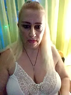 Snapshot of Esenia505 chatting on January 2026 02:16:01 AM Esenia505 online show from January 2026 02:16:01 AM