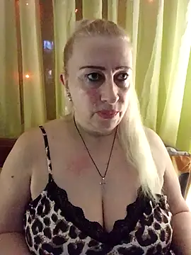 Snapshot of Esenia505 chatting on January 2026 02:33:02 PM Esenia505 online show from January 2026 02:33:02 PM