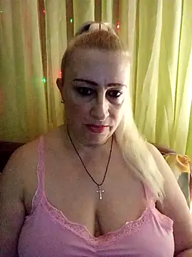 Snapshot of Esenia505 chatting on January 2026 03:12:02 AM Esenia505 online show from January 2026 03:12:02 AM