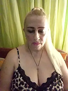 Snapshot of Esenia505 chatting on January 2026 03:17:02 PM Esenia505 online show from January 2026 03:17:02 PM