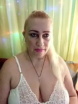 Snapshot of Esenia505 chatting on January 2026 03:23:02 AM Esenia505 online show from January 2026 03:23:02 AM