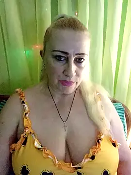 Snapshot of Esenia505 chatting on January 2026 05:07:01 PM Esenia505 online show from January 2026 05:07:01 PM