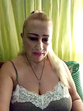 Snapshot of Esenia505 chatting on January 2026 07:45:02 AM Esenia505 online show from January 2026 07:45:02 AM