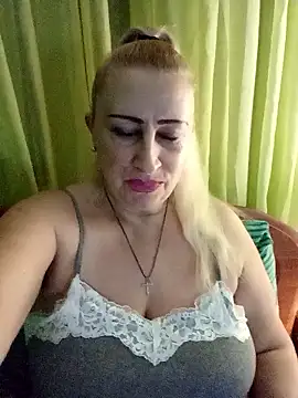 Snapshot of Esenia505 chatting on January 2026 08:01:02 PM Esenia505 online show from January 2026 08:01:02 PM